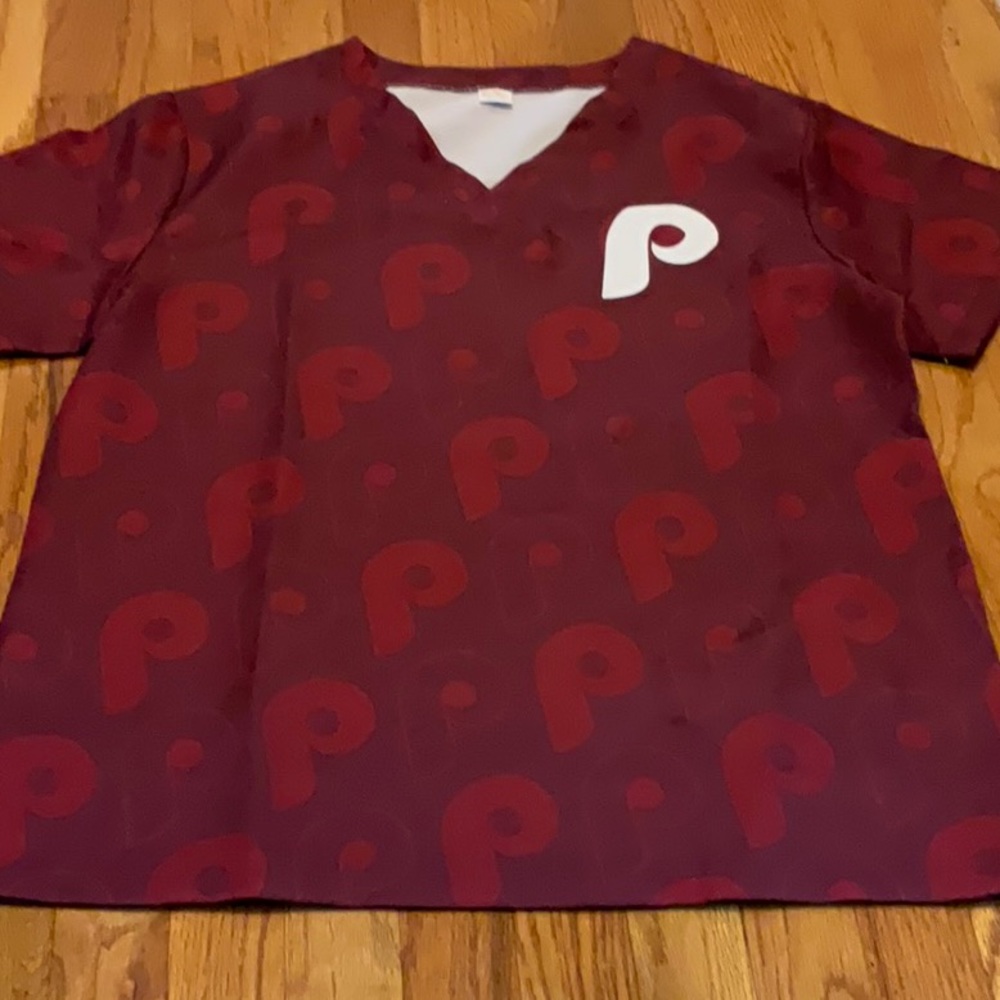 PHILLIES~~Short Sleeve Shirt~Nice ❤️